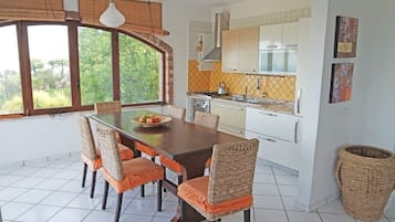 Villa, 3 camere da letto | Pasti in camera