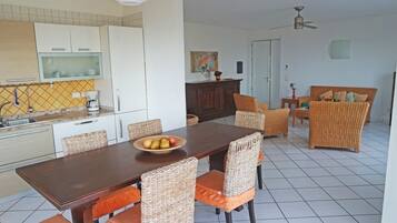 Villa, 3 camere da letto | Pasti in camera