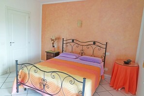 Villa, 3 Bedrooms | 3 bedrooms, cribs/infant beds, free WiFi, bed sheets - Villa Claudia (Casal Velino)