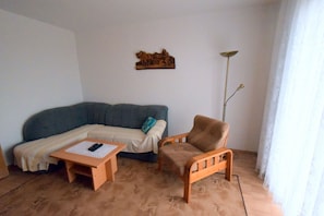 Appartement, 2 chambres (629) | Salle de séjour | Téléviseur