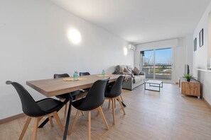 Apartment, 2 Schlafzimmer (6 pax) | Wohnbereich | Flachbildfernseher