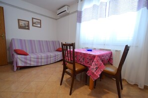Appartamento, 1 camera da letto | Soggiorno | TV a schermo piatto
