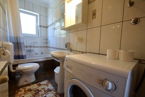 Apartment, 1 Bedroom | Bathroom