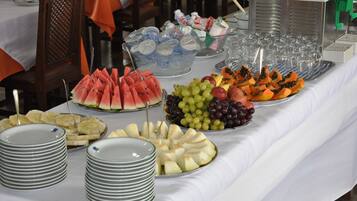 Café da manhã feito na hora grátis todos os dias