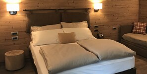 Suite (with Sauna) | Pengeskab på værelset, skrivebord, lydisolering, gratis Wi-Fi