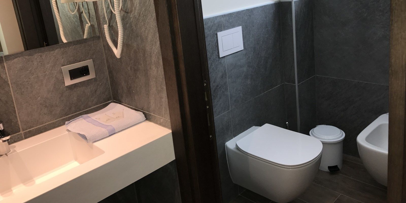 standard double room | bathroom | shower, free toiletries, hair dryer, bidet