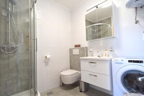 Dusche, Handtücher, Seife, Toilettenpapier
