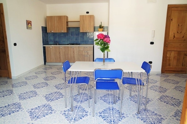 Apartment, 2 Bedrooms | In-room dining