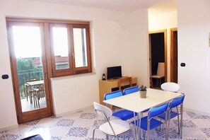 Apartment, 2 Bedrooms, Sea View | In-room dining - Mare in Suite (Ascea)