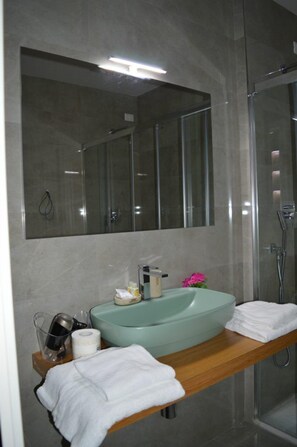 Shower - B&B Jolie Center (Pescara)