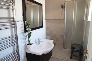 Apartment | Bathroom | Shower, towels