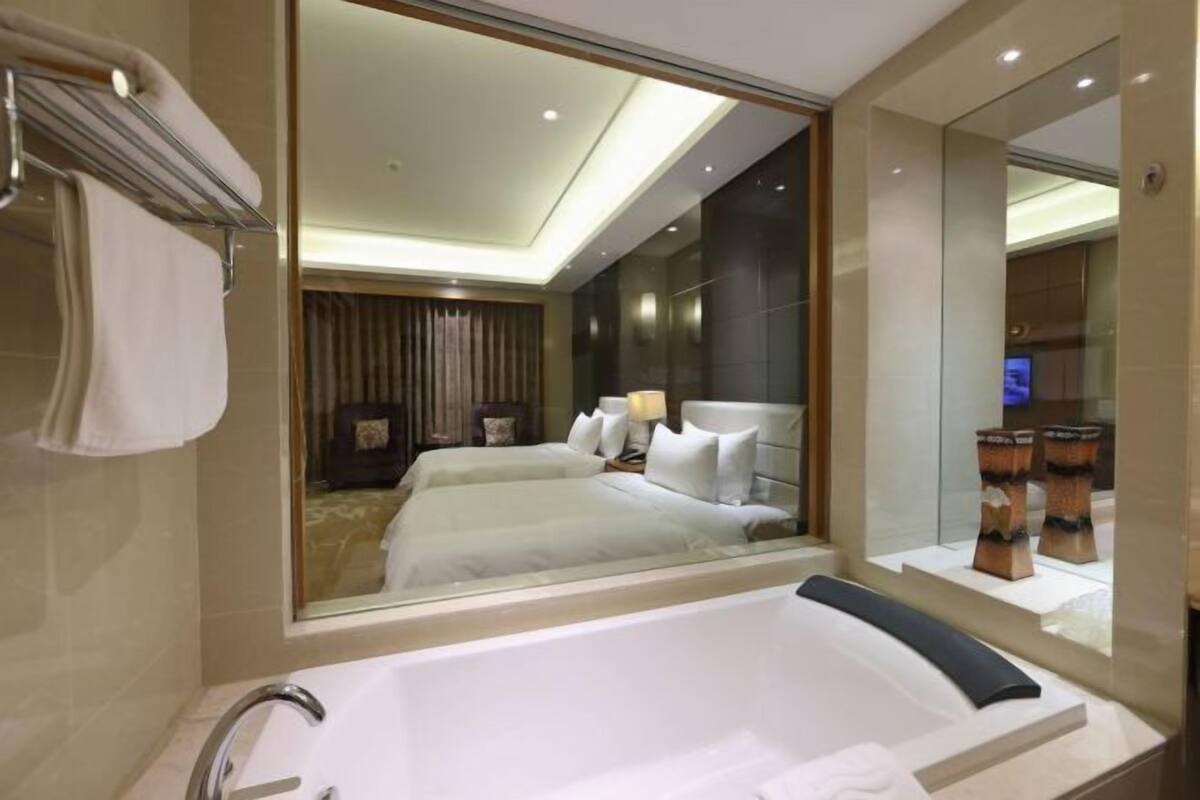 Cribs/infant beds