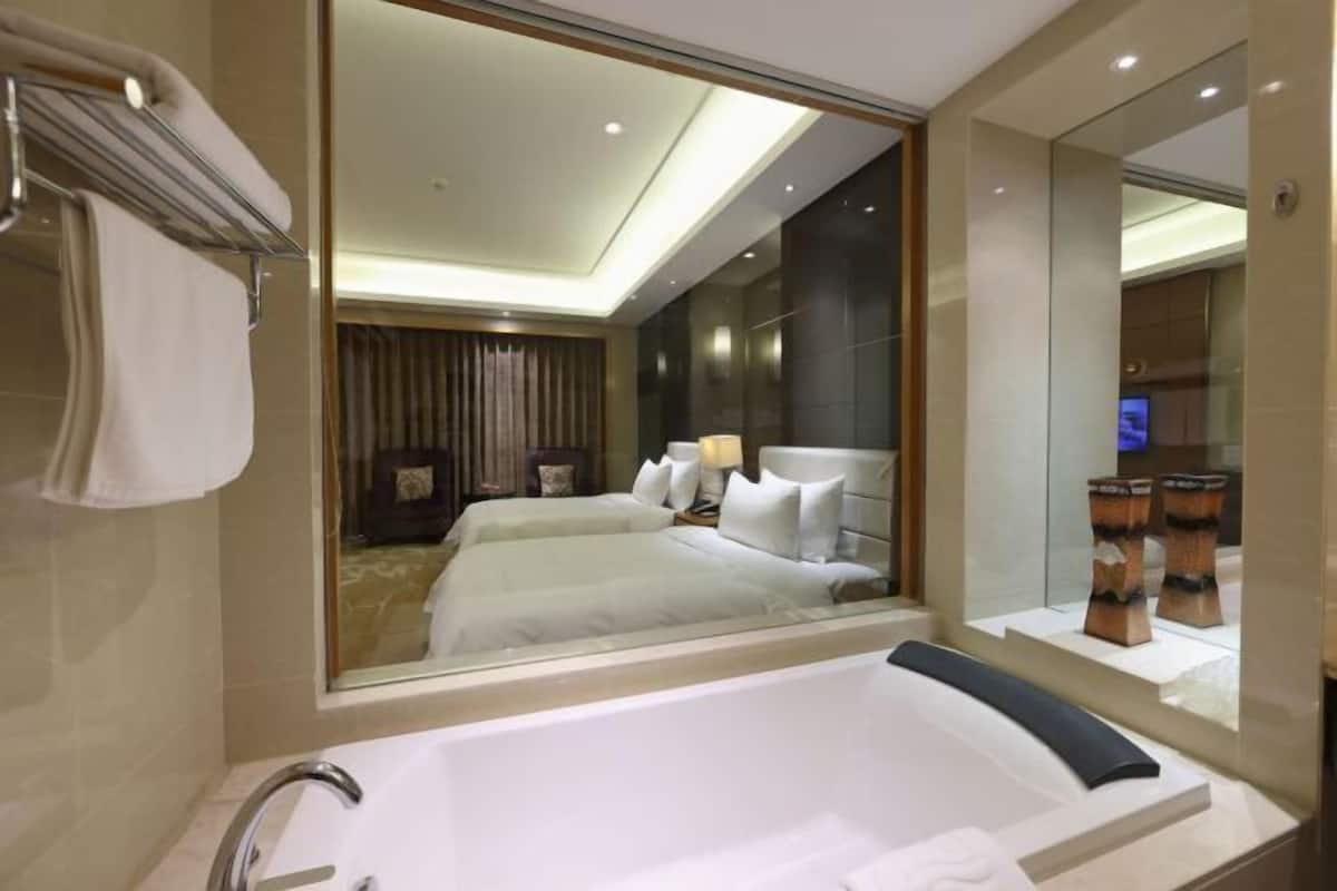 Cribs/infant beds