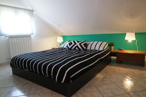 2 habitaciones, cunas, wifi gratis y ropa de cama 