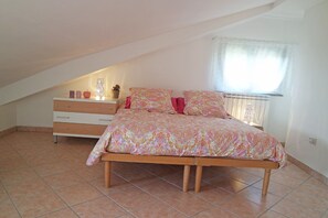 2 habitaciones, cunas, wifi gratis y ropa de cama 