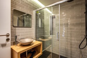 Apartment, 2 Schlafzimmer | Badezimmer | Dusche, Haartrockner, Bidet, Handtücher