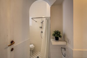 Appartamento, 2 camere da letto | Bagno | Doccia, asciugacapelli, bidet, asciugamani