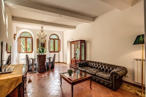 Apartment, 2 Schlafzimmer | Wohnbereich | Flachbildfernseher