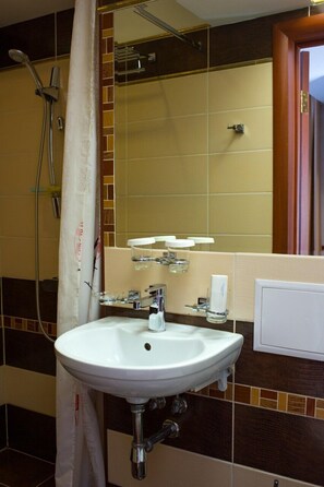 Junior Double Room, 1 Queen Bed, Non Smoking, Mountain View | Bathroom shower - Reykjavik Hotel (Besqaynar)