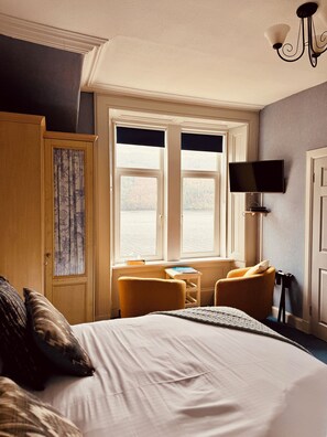 Double or Twin Room, Ensuite, Lake View (Bluebell Suite - Lochview Ensuite) | Egyptian cotton sheets, premium bedding, individually decorated - Lochwood House B&B and Self Catering (Cairndow)