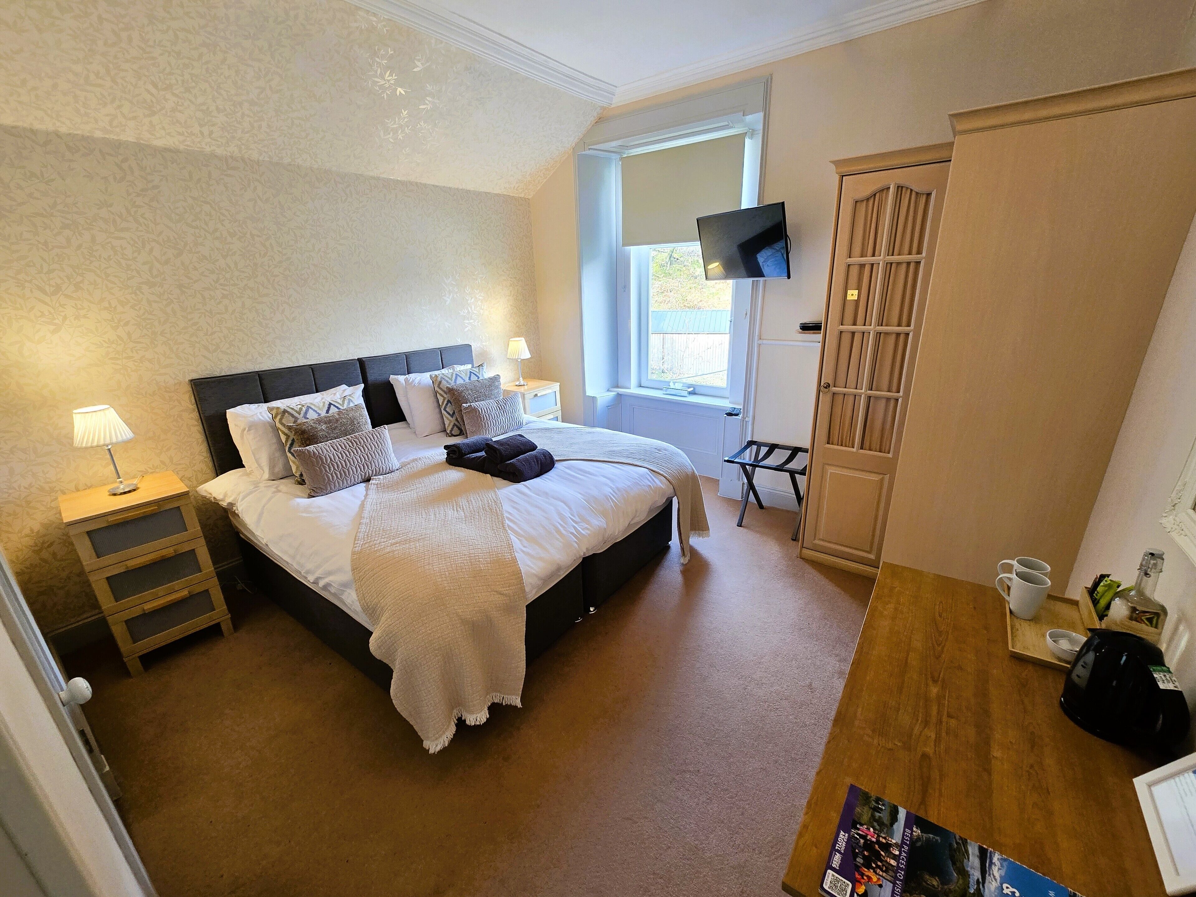 Double or Twin Room, Garden View (Rowan Suite - Side Lochview Ensuite) | Egyptian cotton sheets, premium bedding, individually decorated