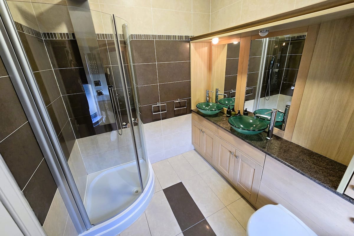 Dobbeltrom, utsikt mot innsjø (Thistle Suite - Premium Lochview) | Sengetøy i egyptisk bomull og sengetøy av topp kvalitet