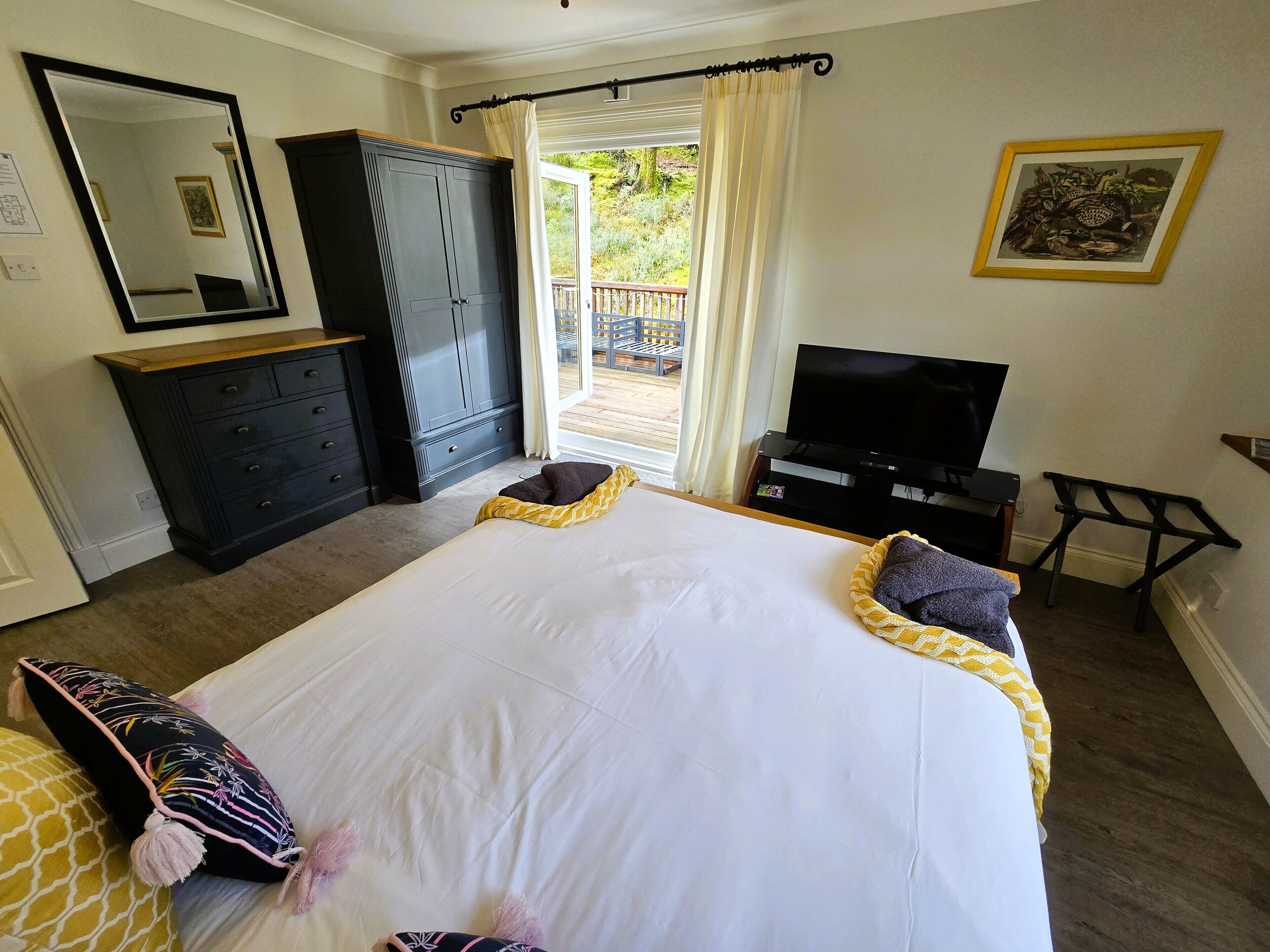 Double Room (Willow Suite - Woodland View Ensuite) | Egyptian cotton sheets, premium bedding, individually decorated