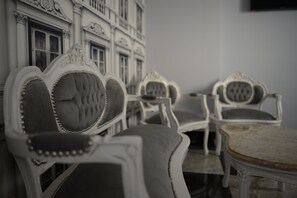 Twin kamer | Woonkamer | Flatscreentelevisie