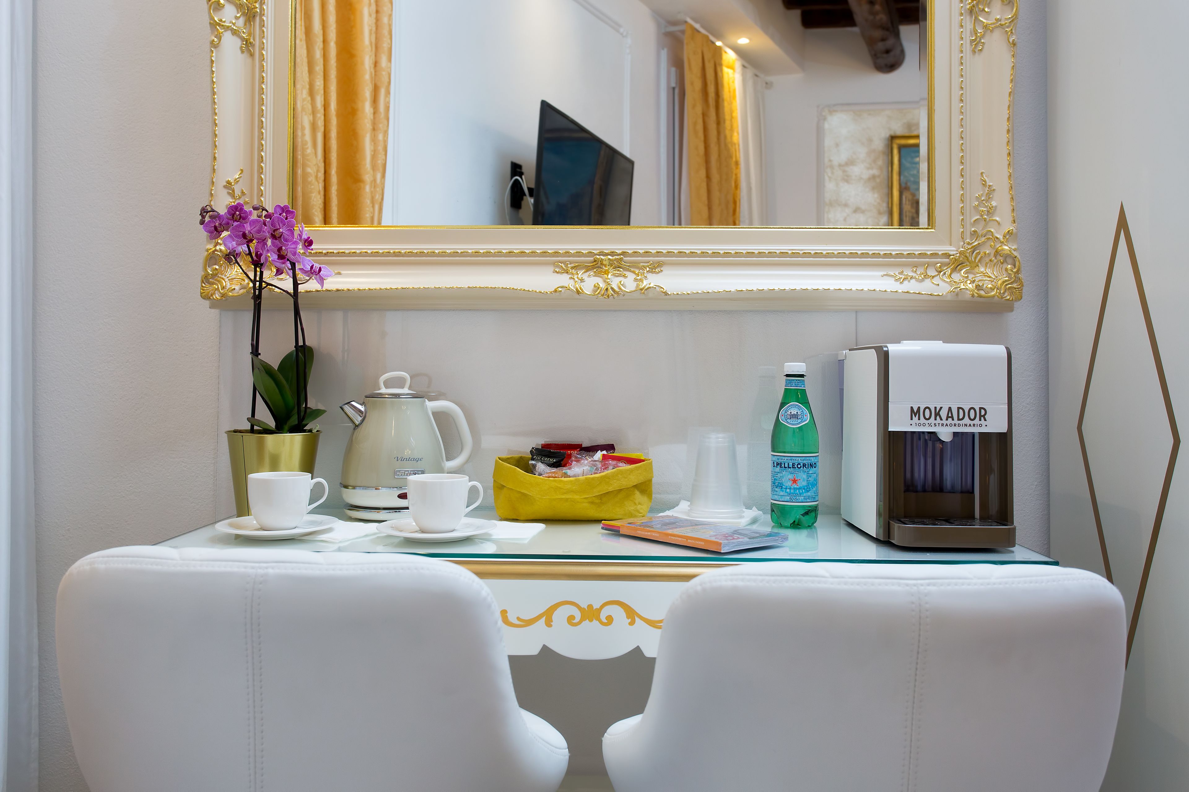 Kahden hengen standard-huone | Oleskelualue | Älytelevisio, Netflix