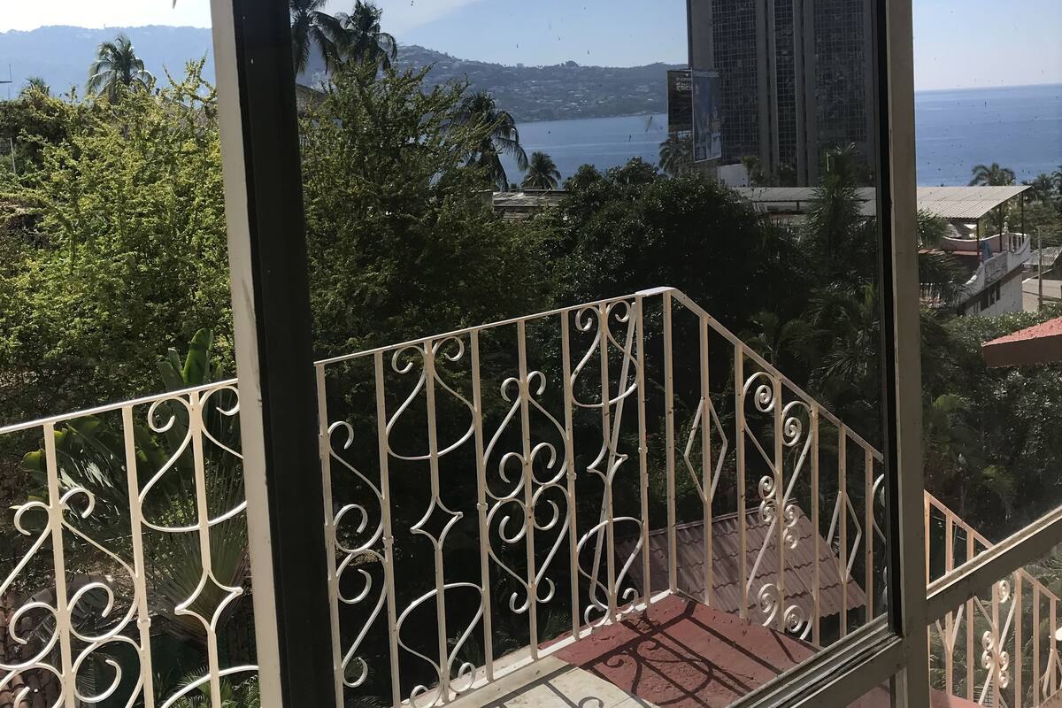 Basic Single Room, 1 Queen Bed, Smoking, Bay View
