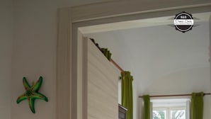 A hallway leading to a room with a bed, a desk, and a chair. - Domus Linda B&B (Forio)
