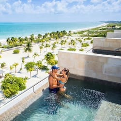 Elegance Club Plunge Pool Suite Ocean Front (Adults Only) | Colchones con acolchado adicional y minibar con artículos gratuitos