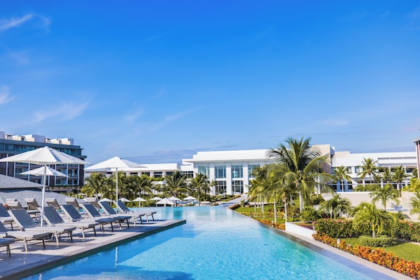 12 outdoor pools, open 8:00 AM to 6:00 PM, pool umbrellas, pool loungers