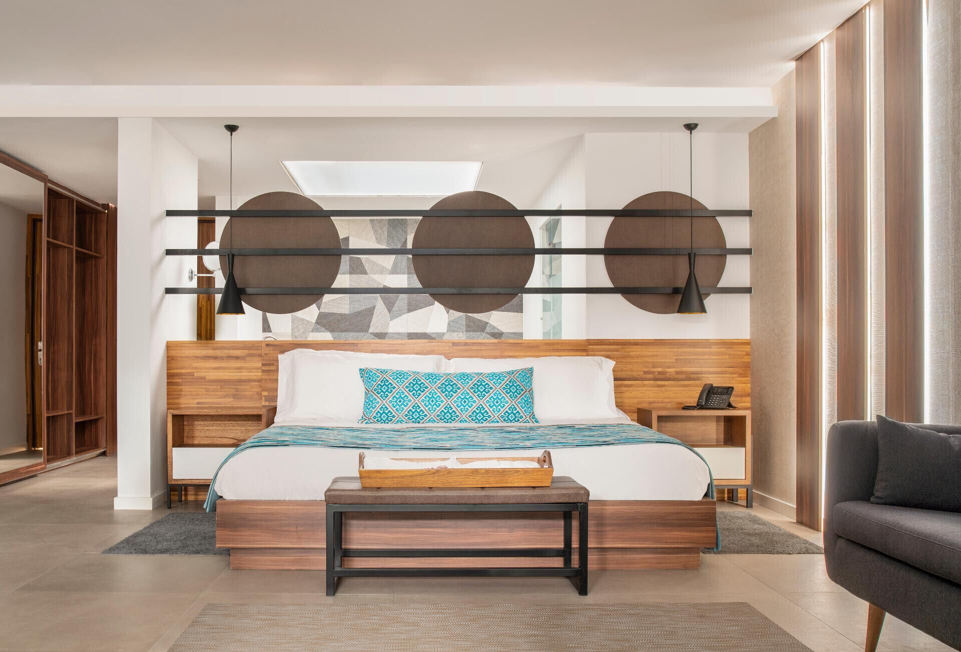Colchones con acolchado adicional y minibar con artículos gratuitos