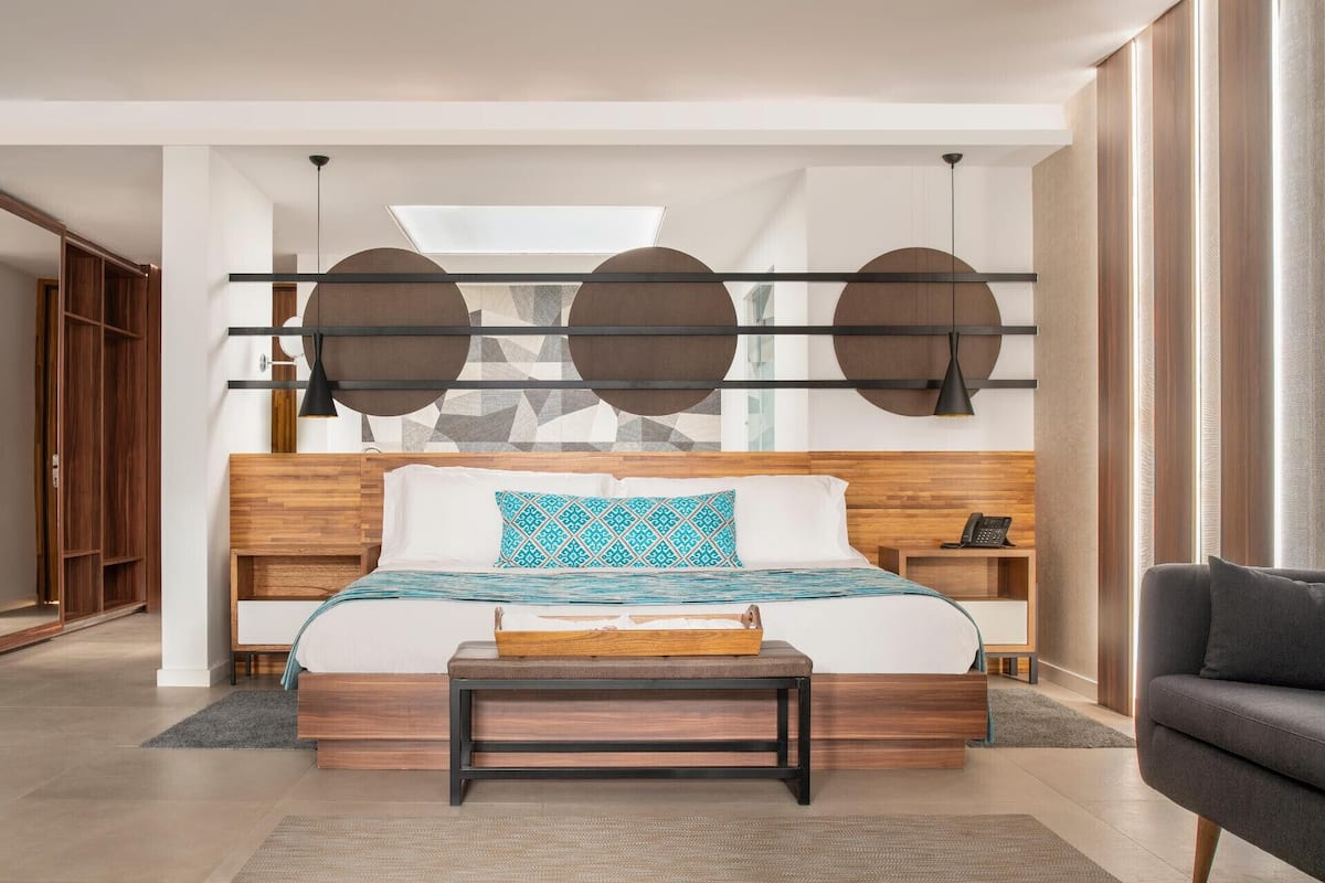 Pillowtop beds, minibar (free items), in-room safe, desk