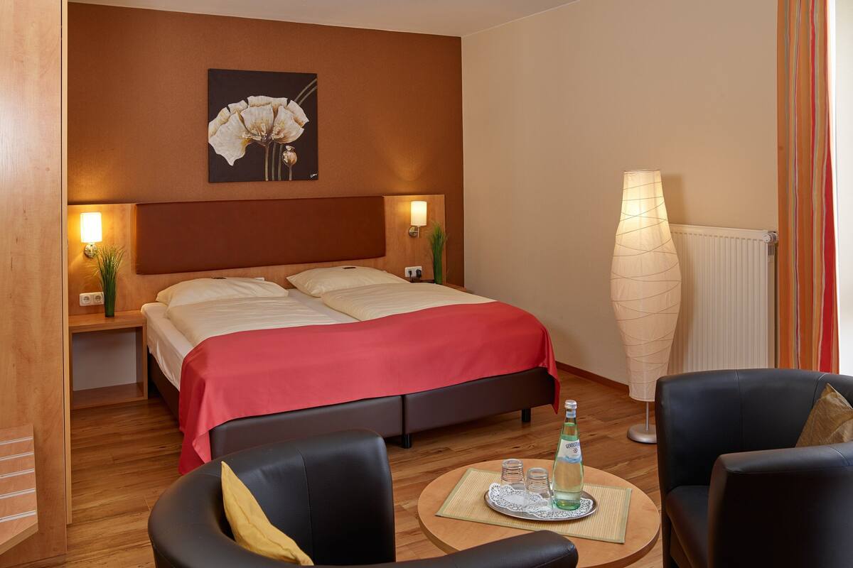 grand double room, balcony (comfort) | premium bedding, desk, blackout curtains, iron/ironing board