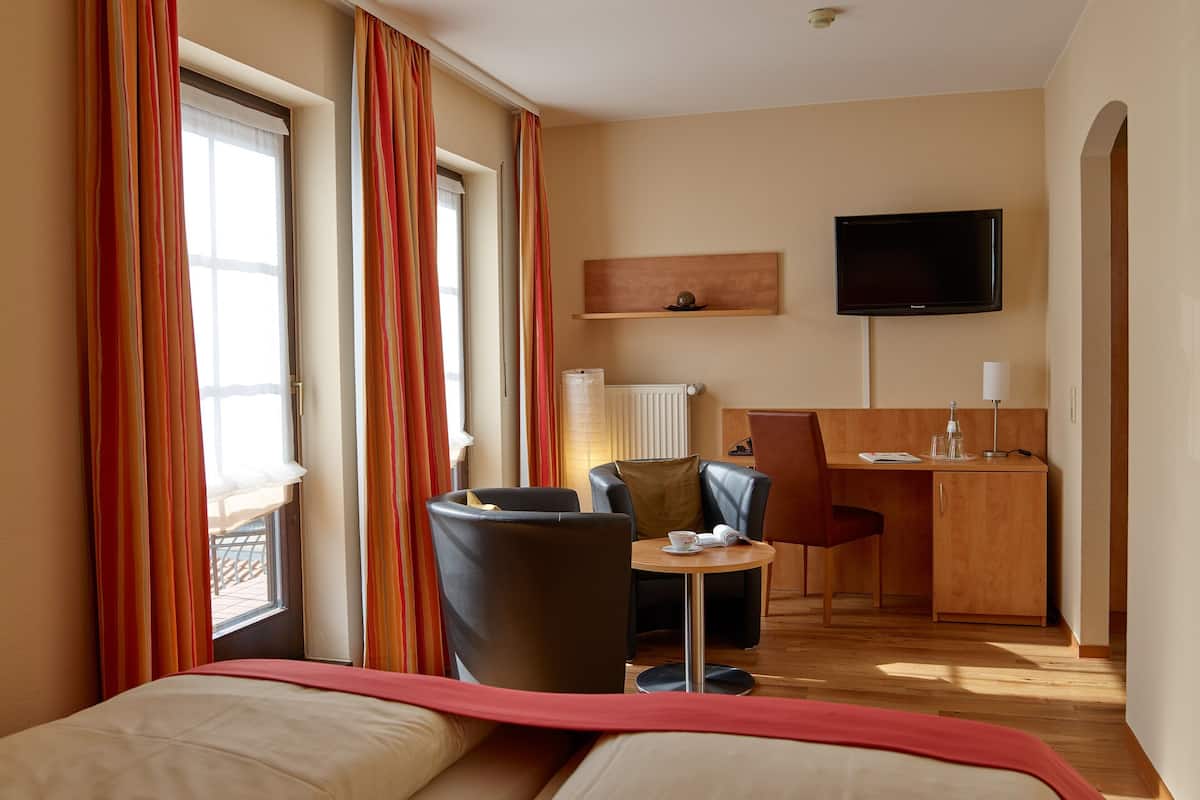 grand double room, balcony (comfort) | premium bedding, desk, blackout curtains, iron/ironing board