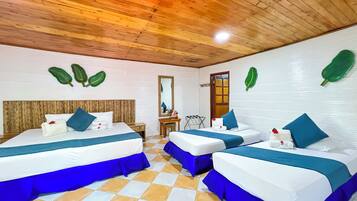 Tabla de planchar con plancha, wifi gratis y ropa de cama