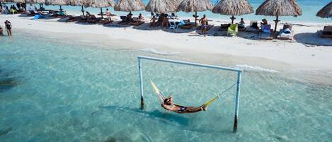 شاطئ خاص، رمال بيضاء، حافلة نقل من وإلى الشاطئ مجانًا