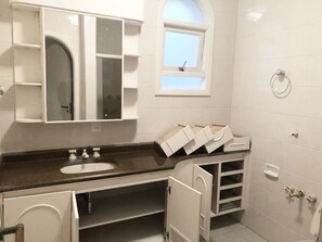 House | Bathroom | Shower, towels