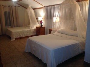 Standard Quadruple Room, 2 Katil Ratu (Queen), Non Smoking, Pool View | Katil lipat simpan/tambahan, Wi-fi percuma 