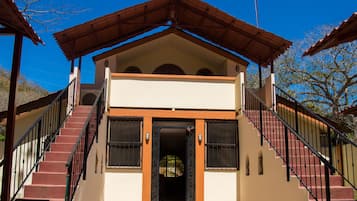 Maison, plusieurs lits, accessible aux personnes à mobilité réduite, vue piscine