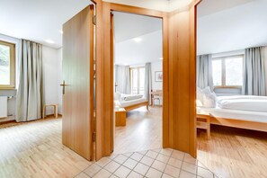 View from property - Hotel Gasthof Kreuz (Sonntag)