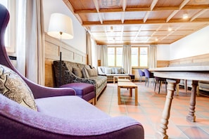 View from property - Hotel Gasthof Kreuz (Sonntag)