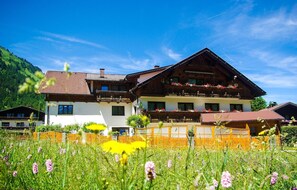 Mặt tiền nơi l ưu trú