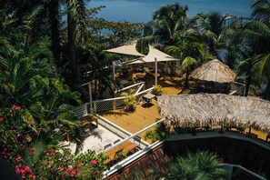 Breakfast, lunch, dinner served; local cuisine  - Tranquilseas Eco Lodge & Dive Center (Roatan)