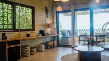 Design tweepersoonskamer, 1 kingsize bed, niet-roken, uitzicht op zee | Een kluis op de kamer, individueel gedecoreerd, individueel gemeubileerd