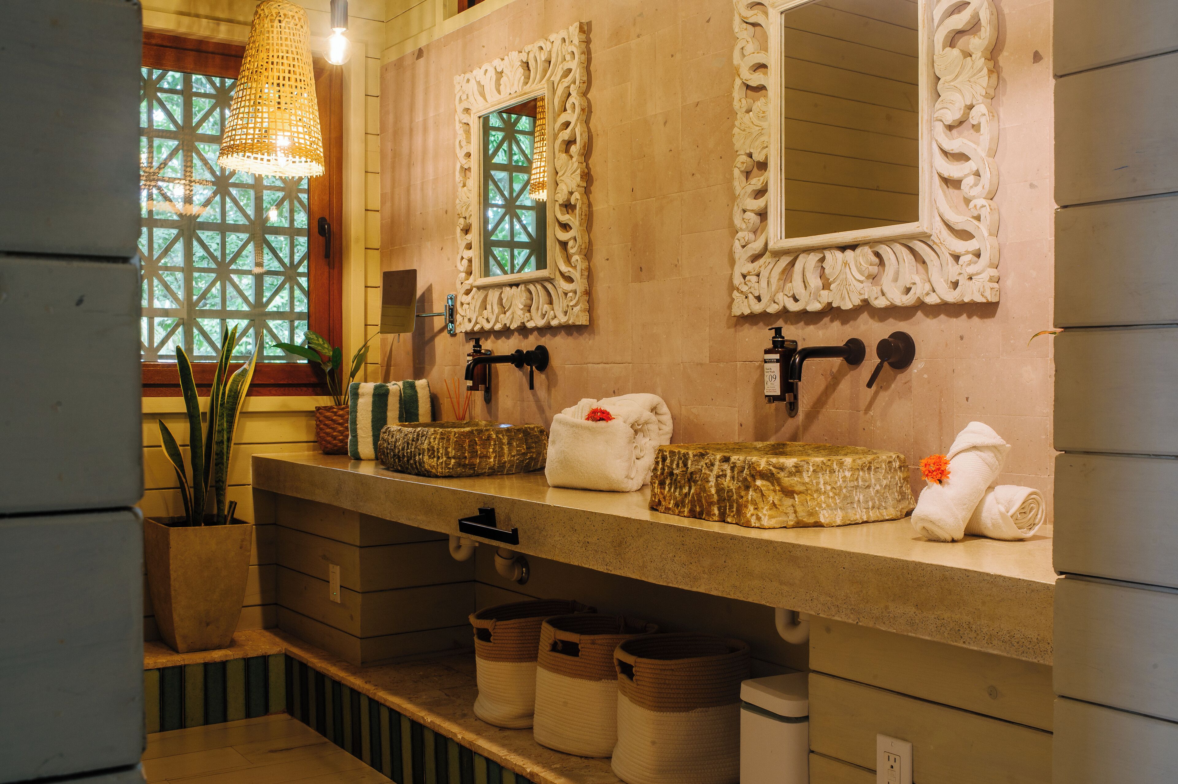 design double room, 1 king bed, non smoking, sea view | bathroom | designer toiletries, hair dryer, towels