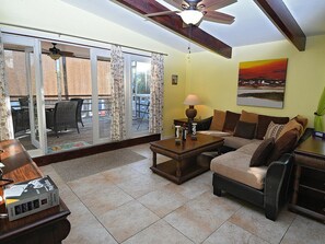 Individually decorated, individually furnished, blackout drapes - The Little Oasis Beach House (Captiva)