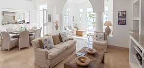 TV, DVD player, stereo - Villa Arushi (Rendezvous Bay)